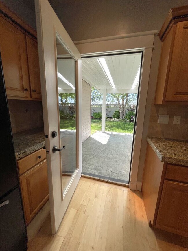 Building Photo - Gorgeous 4 bed 3 bath home in Meridian, ju...