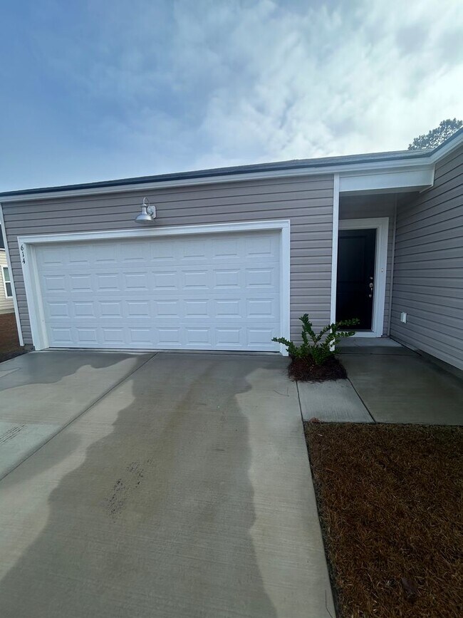 Building Photo - Field View 4BD/ 2BA