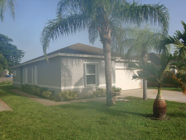 Building Photo - 317 Jennings Ave