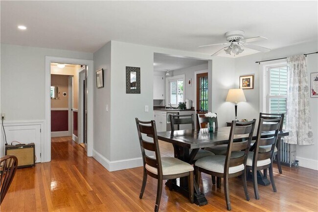 Building Photo - 27 1/2 Doro Pl