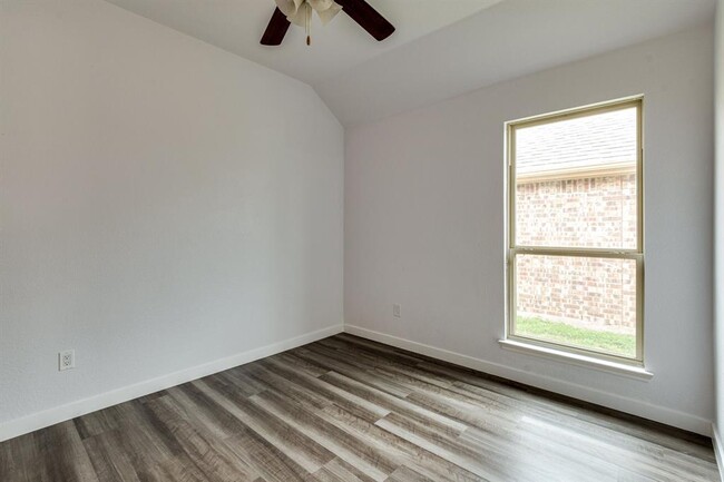 Building Photo - 1705 Lake Pine Dr