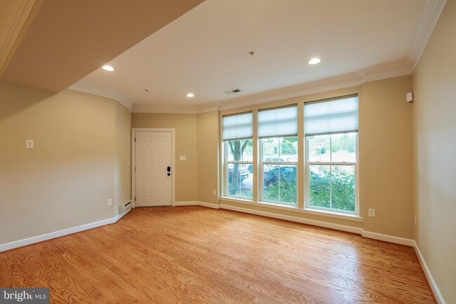 Building Photo - 256 Urban Avenue