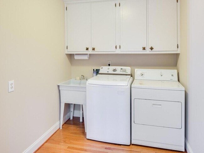 Building Photo - 5216 Willow Point Pkwy