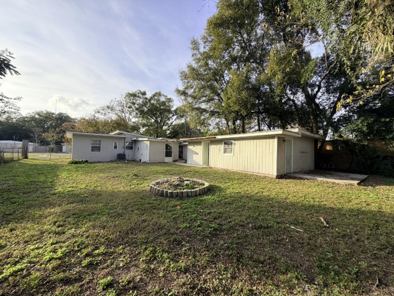 Building Photo - 3817 Peach Dr