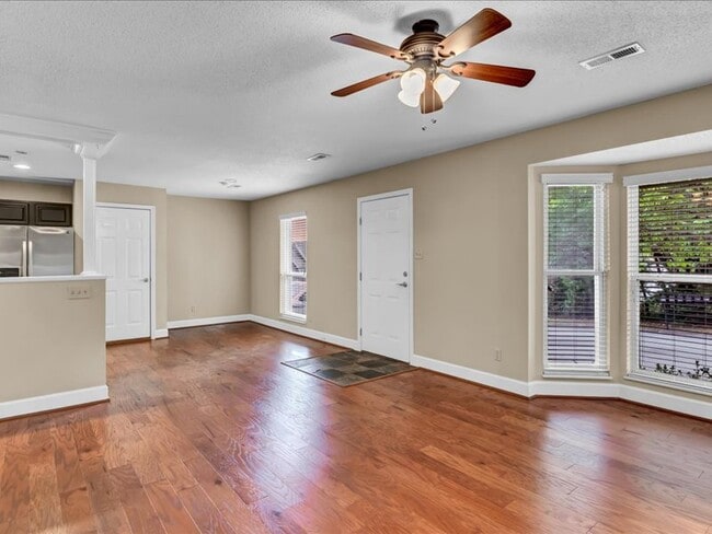 Building Photo - 1016 Montgomery Ct
