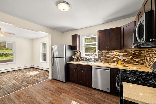 Building Photo - 143 Kneen St