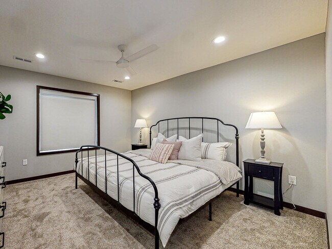 Building Photo - Stratford Crossing Townhomes