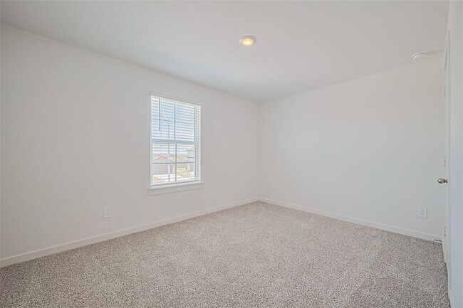 Building Photo - 31022 W Kington Wy