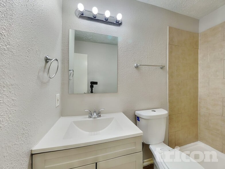 Building Photo - 7822 Breda Dr