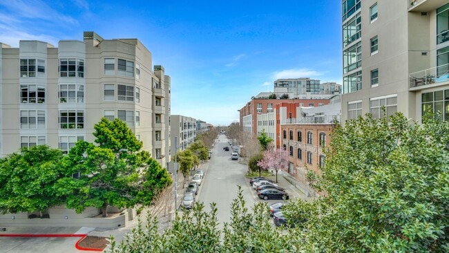 Building Photo - EPIC REA - Modern-Style 1 BR/1 BA Condo in...