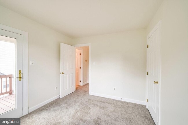 Building Photo - 6207 Woodland Lake Dr