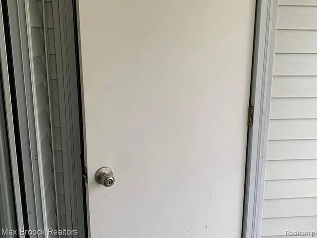 Building Photo - 42556 Plymouth Hollow Dr