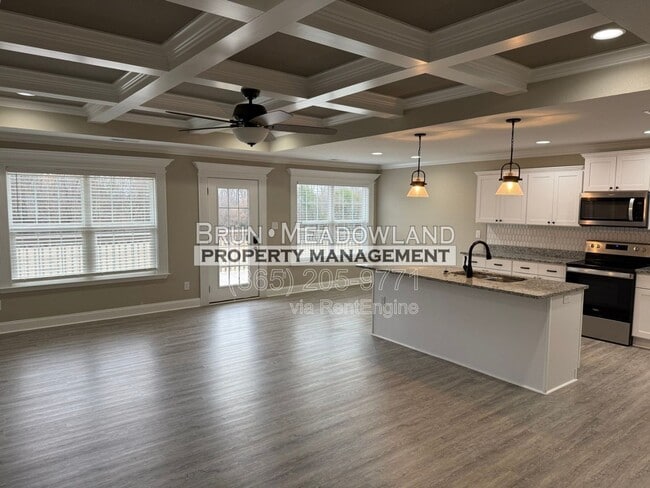 Building Photo - 3869 Doral Dr