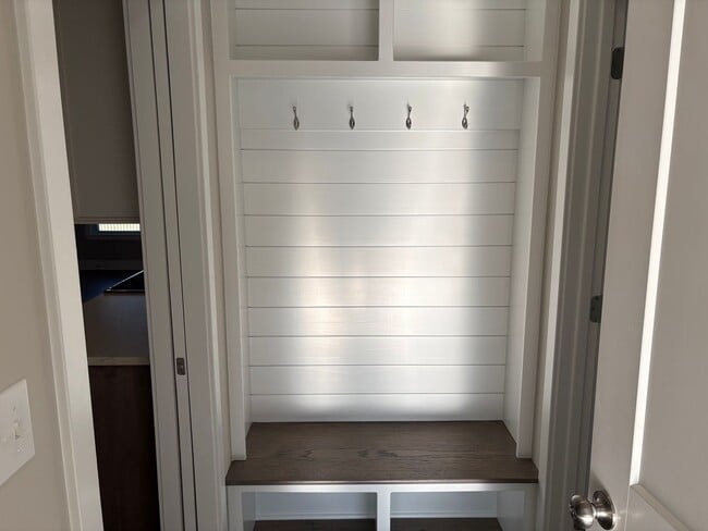 Building Photo - 3 Bedroom Single Family Home - Available for Rent!