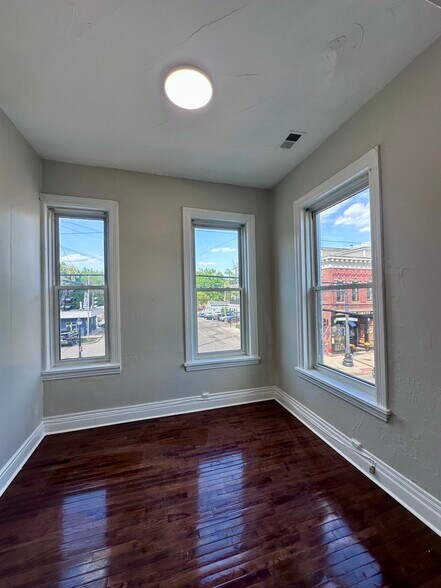 Building Photo - 102 Karl Brown Way