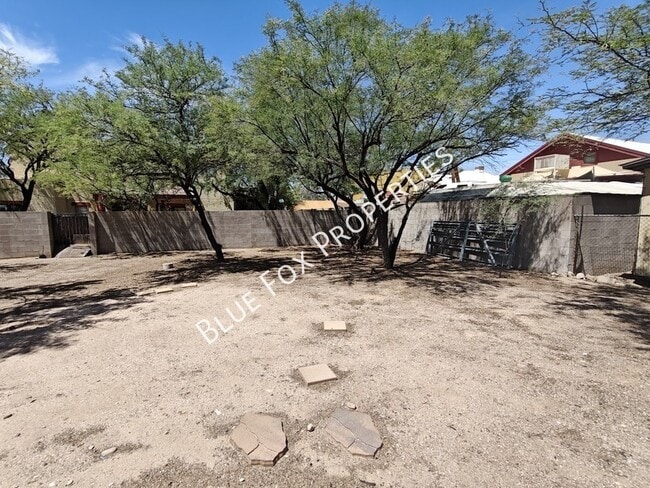 Building Photo - 275 E Norma Ln