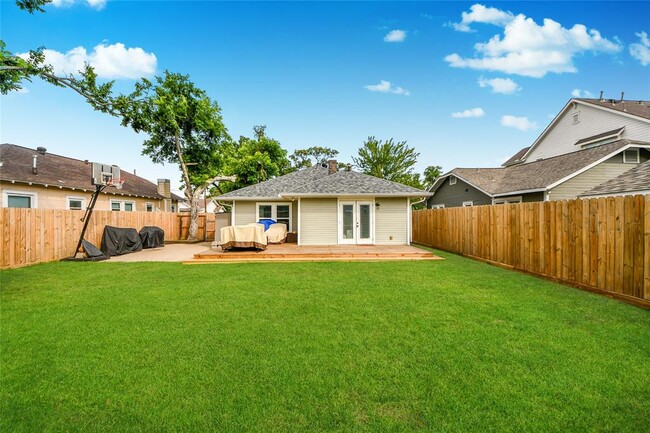 Building Photo - 311 Cosmos St