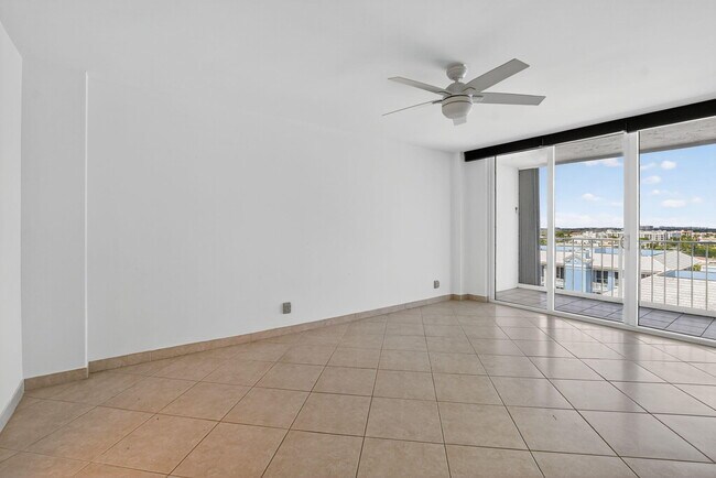 Building Photo - 800 SE 20th Ave