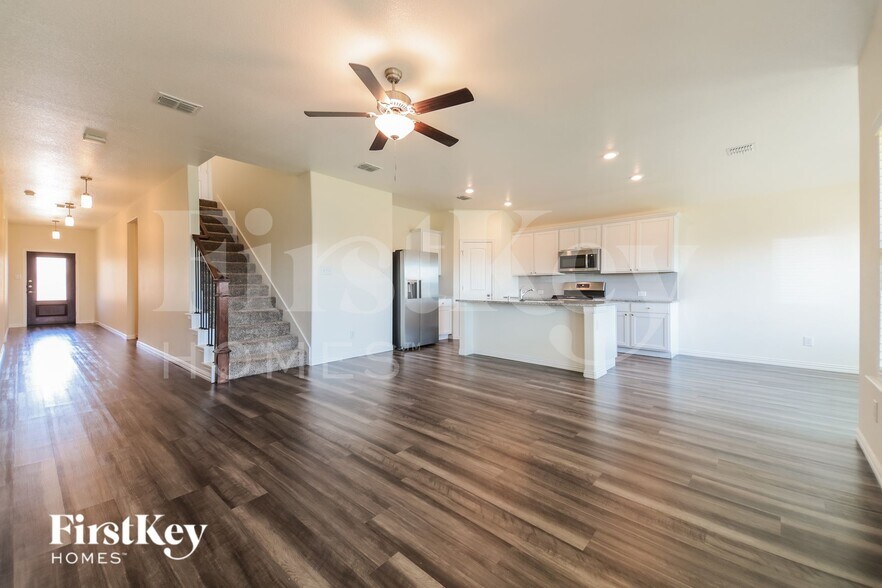 Building Photo - 1304 Renoir Dr