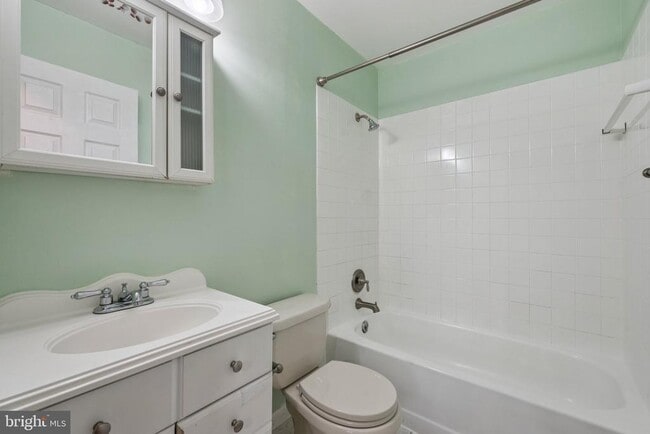 Building Photo - 1229 Ramblewood Dr