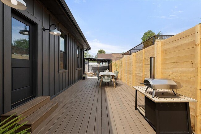 Building Photo - 4703 Delores Ave