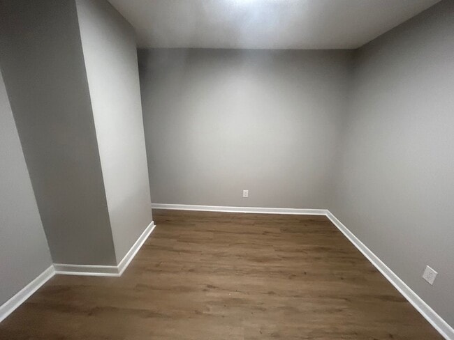 Building Photo - 137 Lionsgate Dr