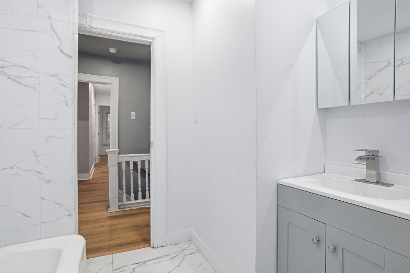 Building Photo - 1210 Round Top St