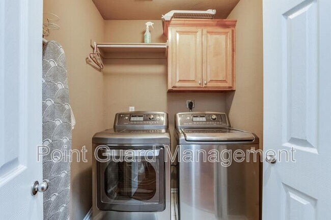 Building Photo - 10517 Queensbury Dr