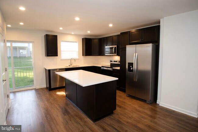 Building Photo - 117 WYTHE Way