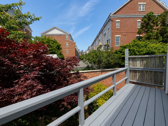 Building Photo - WONDERFUL 2 BEDROOM 1.5 BATH TOWNHOUSE W/ 1-CAR GARAGE!