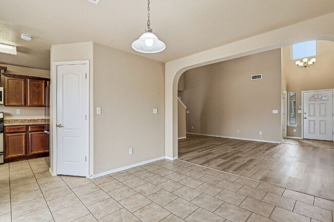 Building Photo - 2-story 3 bed 2.5 bath with loft home in Northeast El Paso