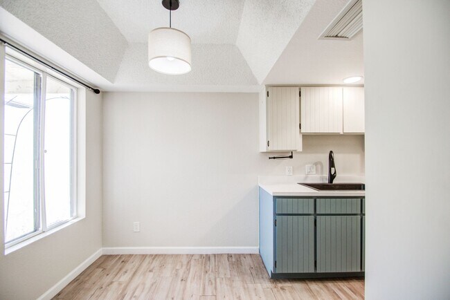 Building Photo - Spacious Villa for rent in Phoenix!