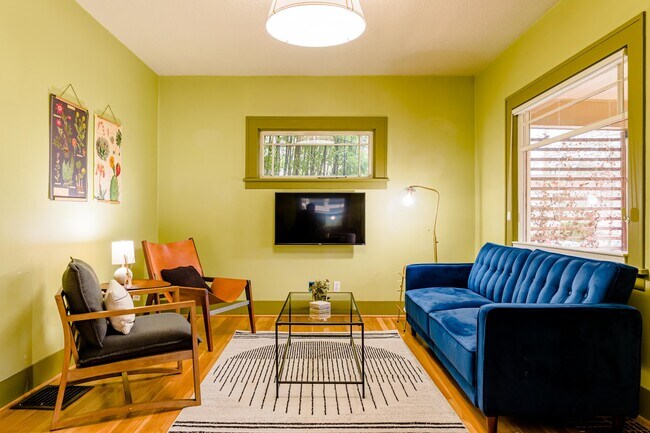 Building Photo - 517 NE Fargo St