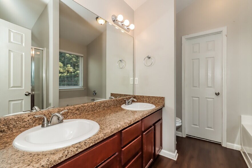 Building Photo - 38 Bollen Ln