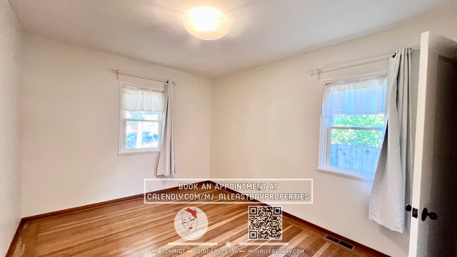 Building Photo - Spacious 2 bedroom Home w/ Backyard, Garage, and pet friendly!