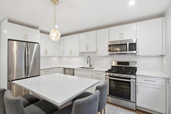 Building Photo - 382 Knapps Hwy