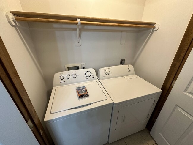 Building Photo - 413 Blake Anthony Dr