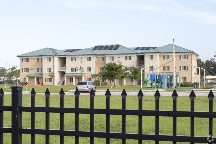 Primary Photo - East Pointe Place