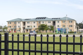 Building Photo - East Pointe Place