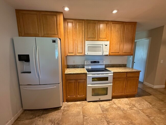 Building Photo - 1143 SE Sabina Ln