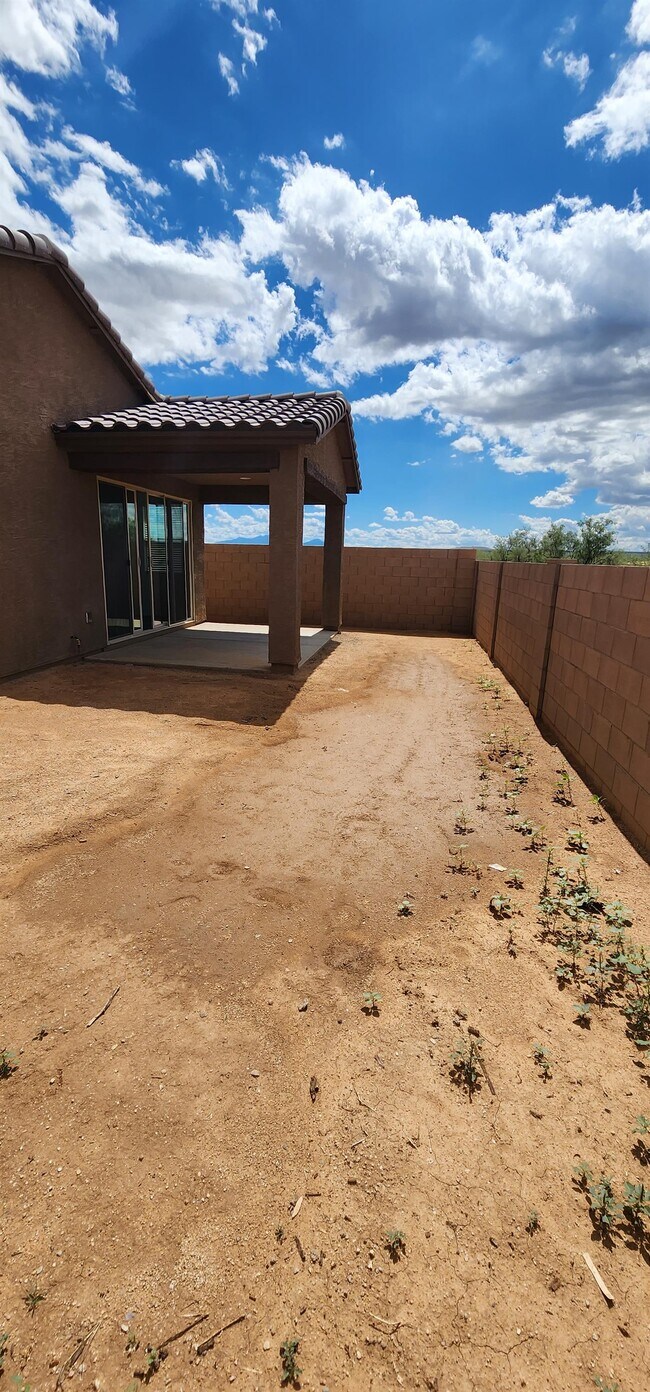 Building Photo - 7822 S Wolf Creek Dr