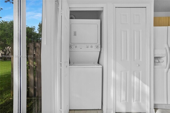 Building Photo - 1250 SE 29th St