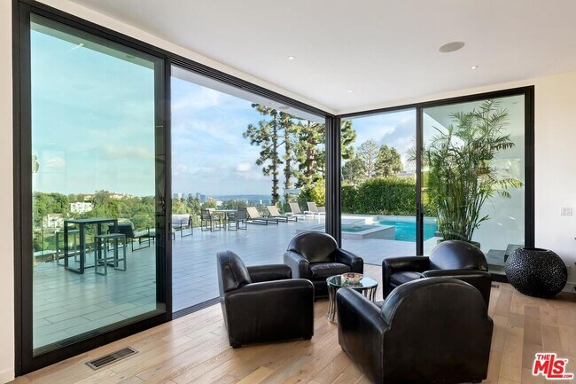 Building Photo - 920 Linda Flora Dr