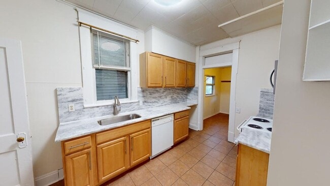 Building Photo - SINGLE FAMILY HOUSE!  4 BEDROOMS + 2 FULL ...