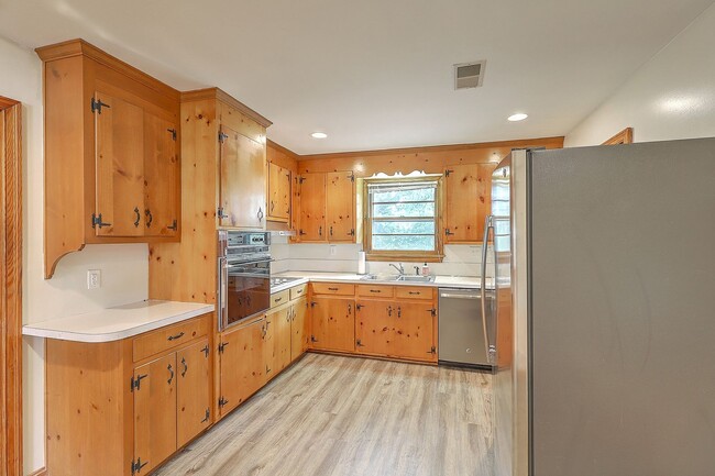 Building Photo - Single Family Home in Park Circle!