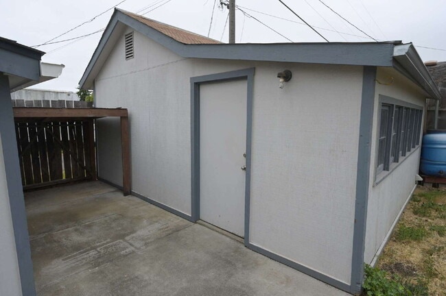 Building Photo - Studio in Sequim