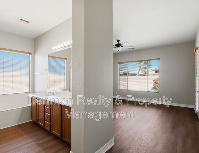 Building Photo - 3146 E Coconino Dr