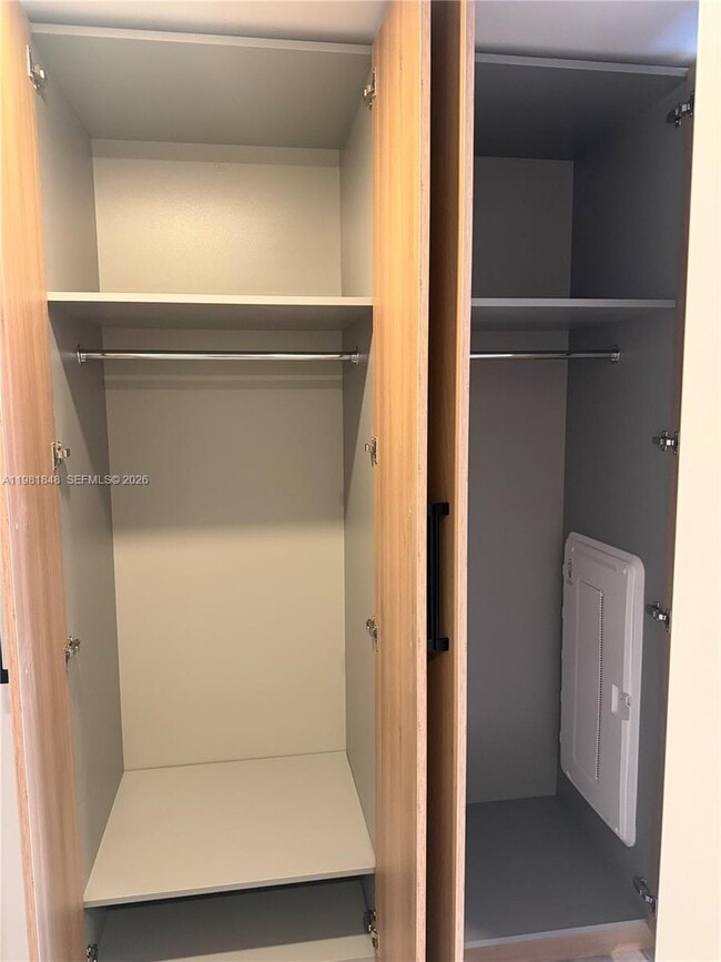 Building Photo - 121 NE 5th St