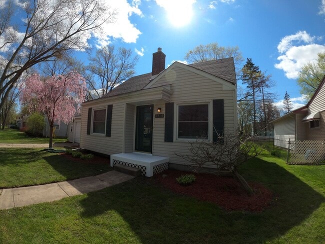 Building Photo - 4 Bed 2 Bath Farmington Hills home for lease