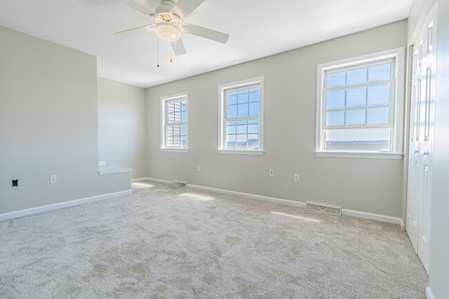 Building Photo - 2256 North Point Dr